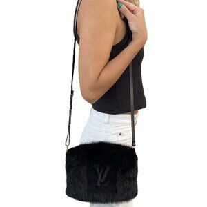 LOUIS VUITTON Vintage M72102 LV Logo Hand Warmer Bag Black Gold Wool [102580]